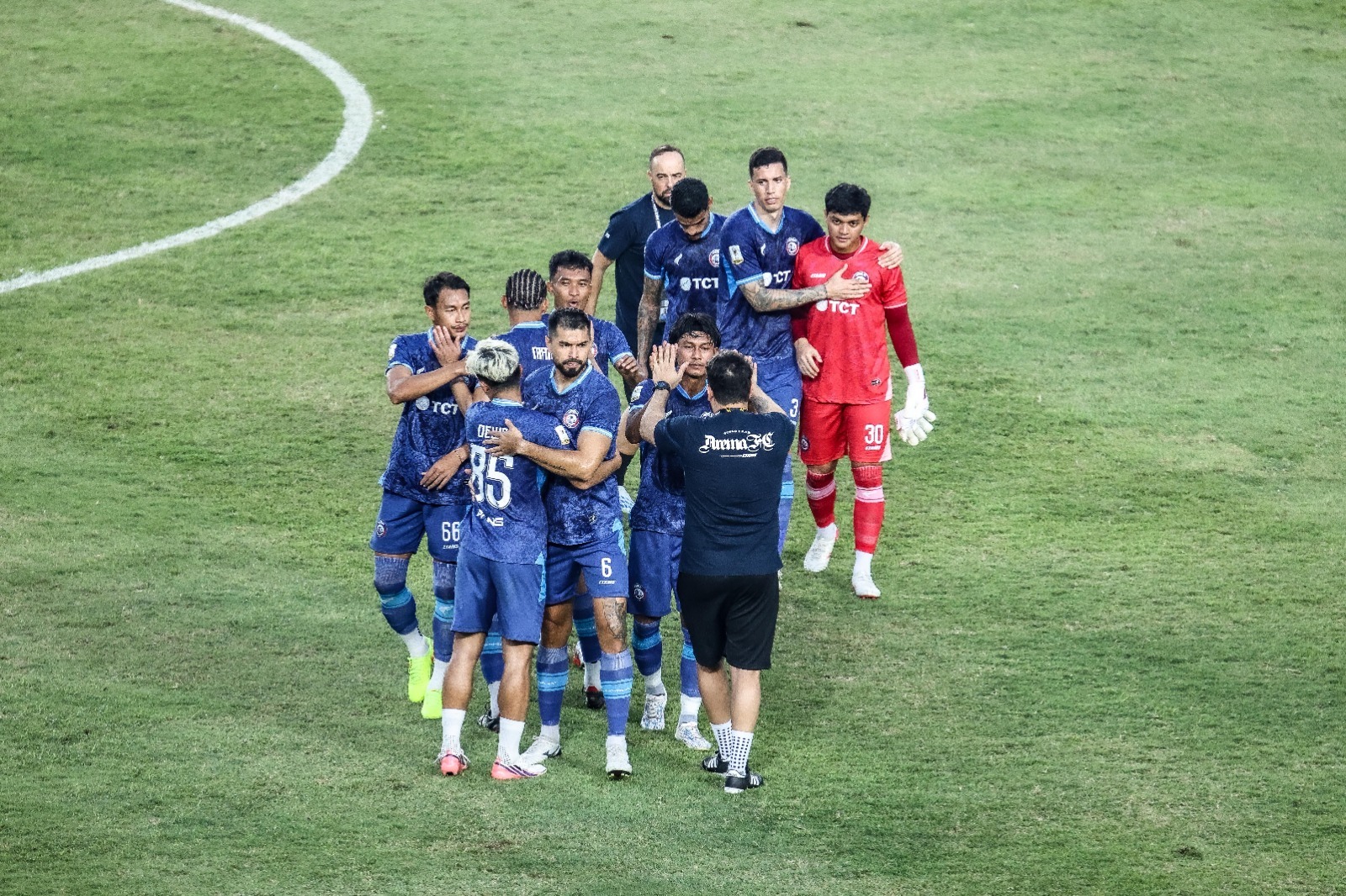 Arema FC Comeback! Brace Gustavo Henrique Bawa Singo Edan Taklukkan Tampines Rovers 2-1
