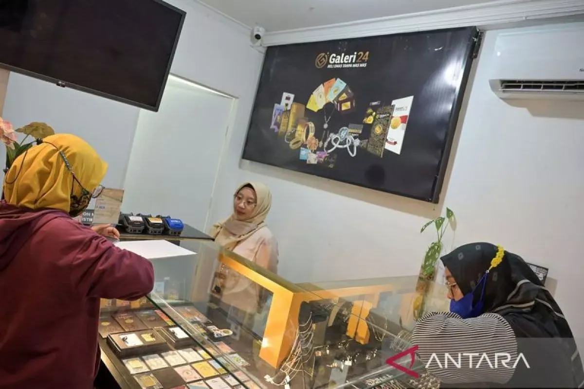 Buy atau Wait? Harga Emas Pegadaian Hari Ini Kompak Turun