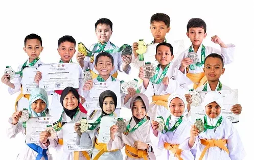 Keren! Siswa SD Islam Sabilillah Malang 2 Panen Medali di Karate Nasional