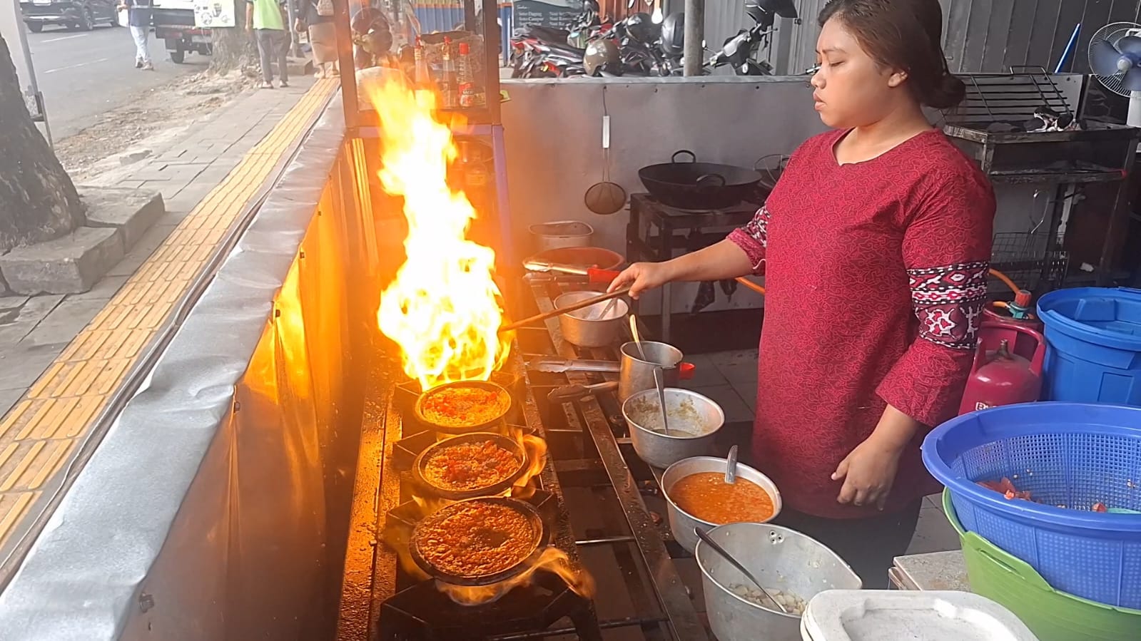 Menikmati Gurih Pedas Sambal Gami Bu’ Sum, Pelopor Sambal Bakar Khas Bontang di Malang