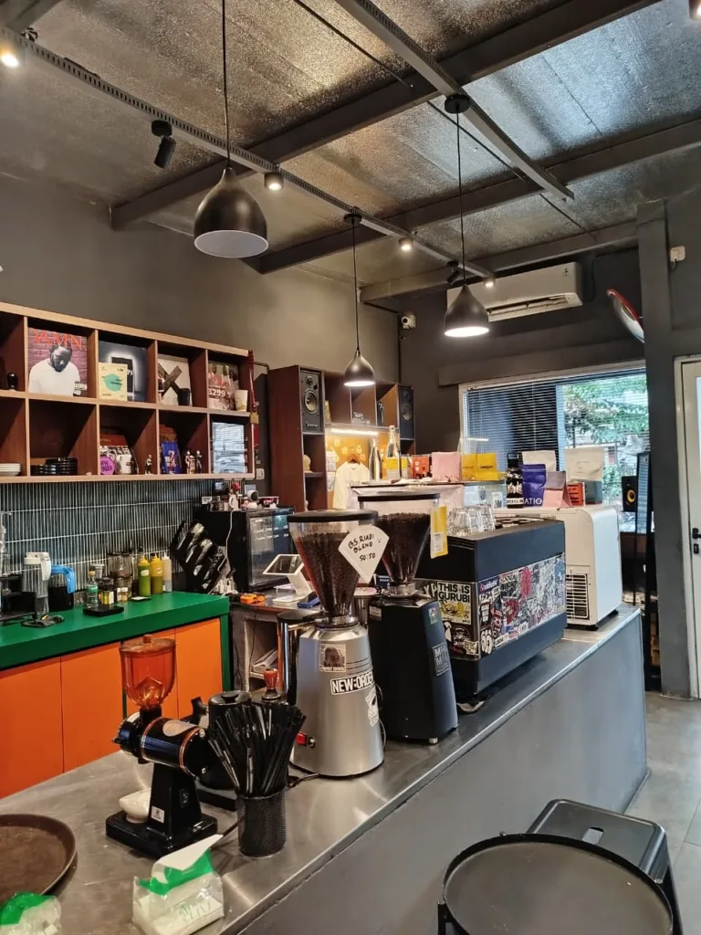 Tempat Nongkrong Part 2: Kalcer Check! New Order Coffee Jadi Basecamp Anak Komunitas