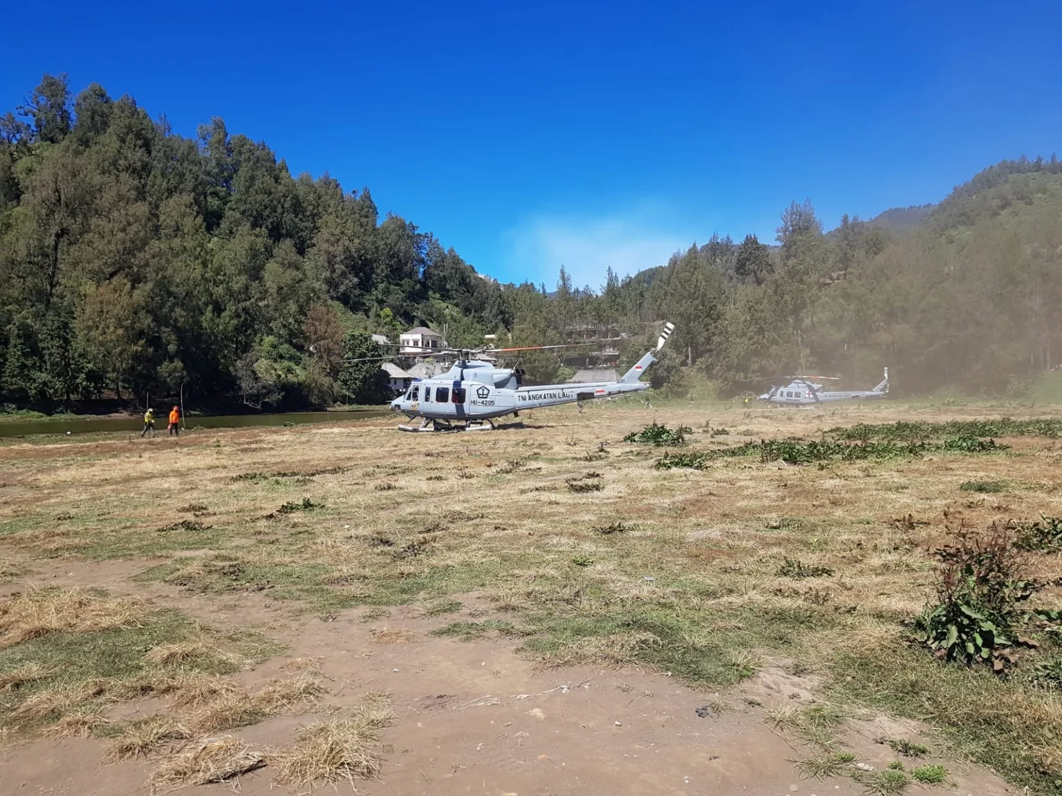 3 Helikopter Water Bombing Gaspol Jinakkan Karhutla TNBTS
