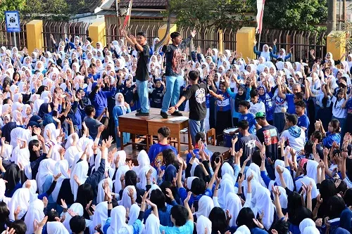 HUT Arema FC ke-39 Dirayakan Smanela Lawang, Siswa Latihan Koreo untuk DBL Malang Raya