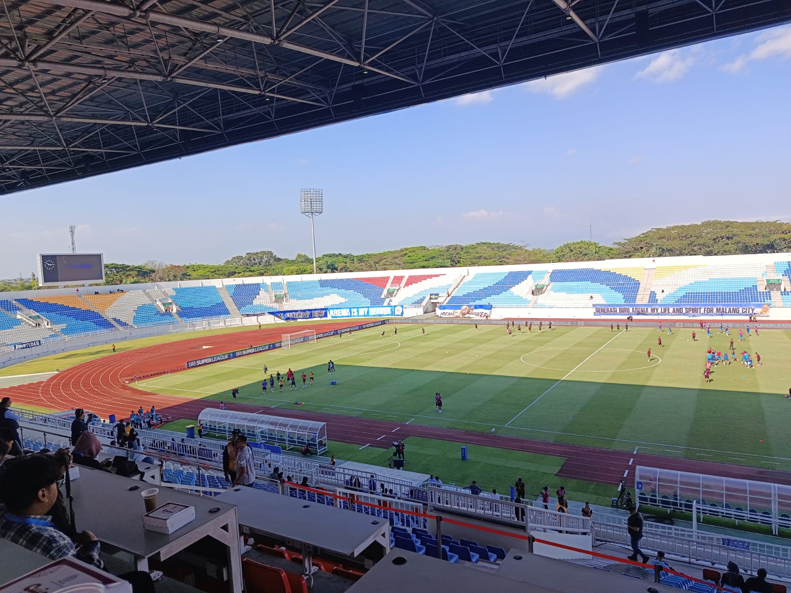 Nggak Bisa Jajal Lapangan? Aturan Baru Super League Bikin Pelatih Protes
