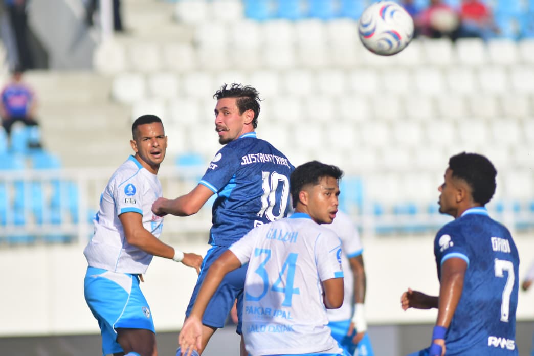 Arema FC Menggila, Singo Edan Hajar Isenmulang 3-0 di Babak Pertama