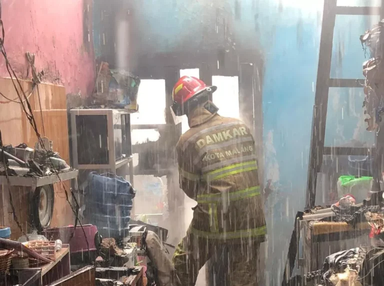 Lupa Matikan Kompor? Rumah di Sukun Malang Kebakaran, Rugi Rp50 Juta