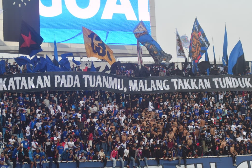 Usai Ditahan Persik, Arema FC Datangi Tribun Utara! Begini Pesan Aremania yang Bikin Pemain Tersentuh