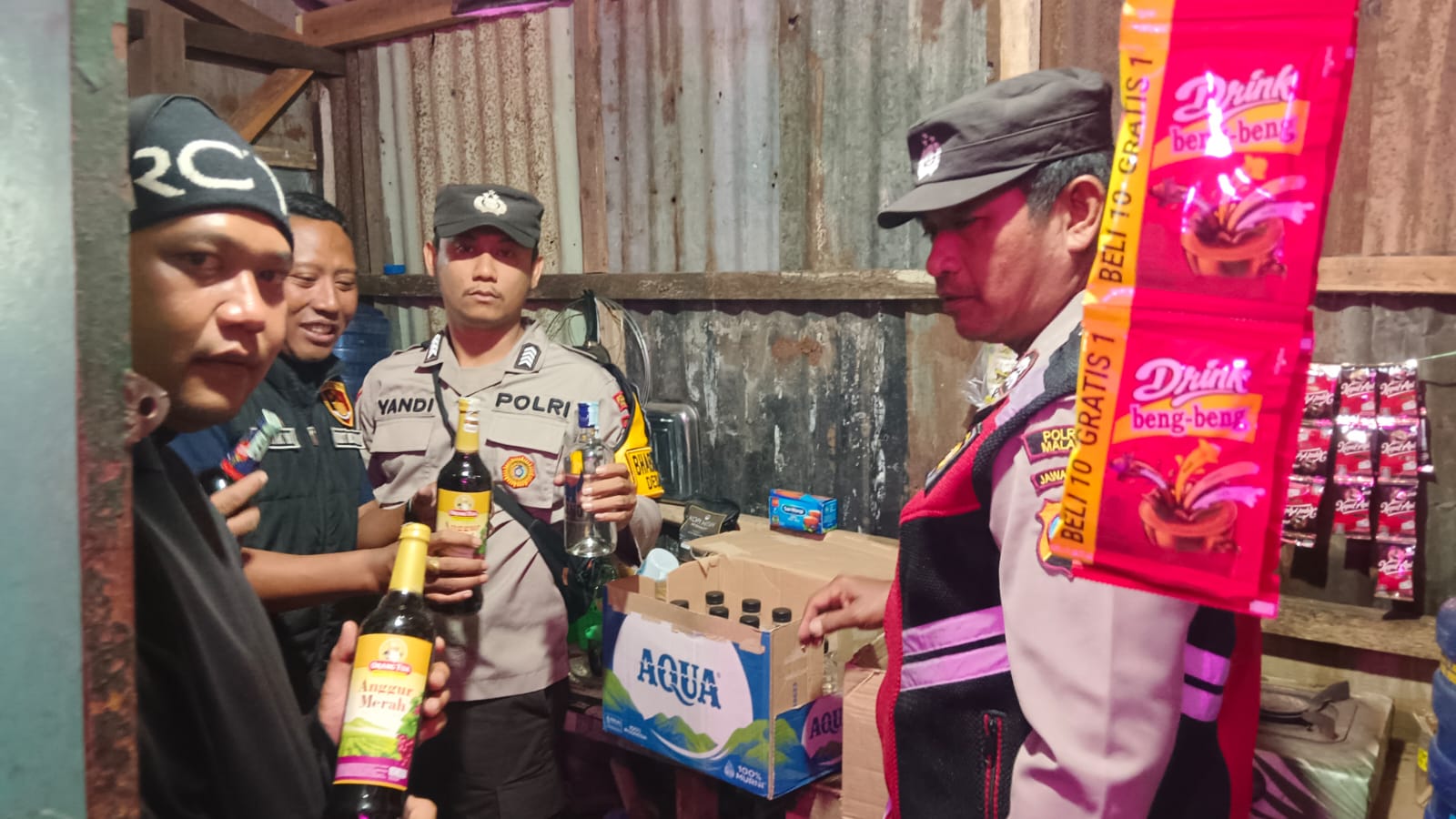 Ribuan Botol Miras Ilegal Kena Sikat, Polisi Minta Warga Ikut Lapor