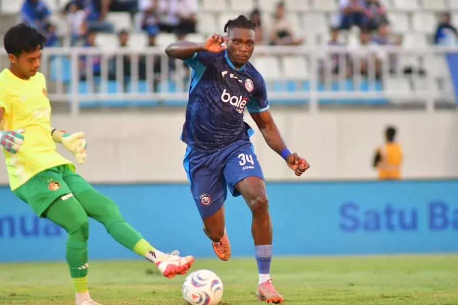 Nggak Pilih Posisi! Samuel Otusanya Siap Dipasang di Mana Aja Demi Arema