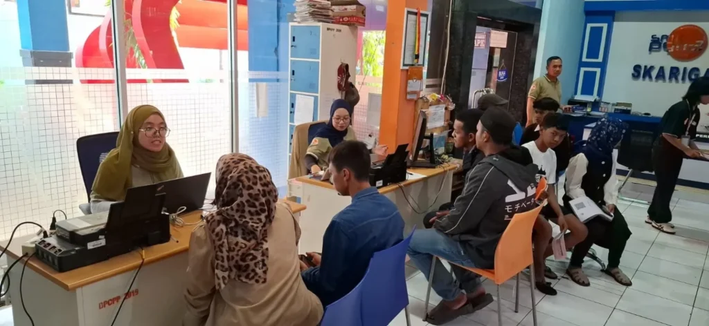SPMB SMK PGRI 3 Malang Diserbu! Antrean Sudah Mengular Sebelum Tengah Malam, Kuota Tetap 997 Siswa
